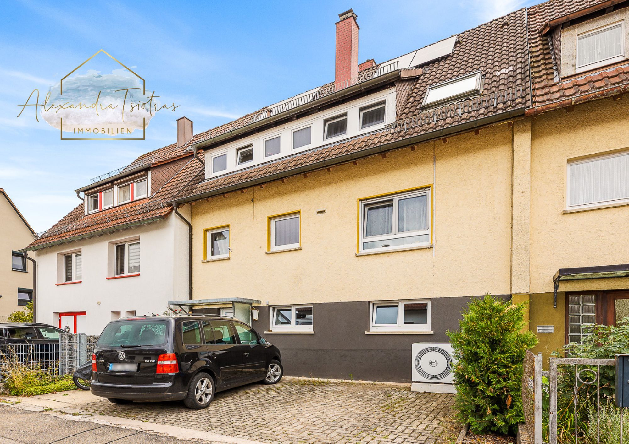 Objektbild von *RESERVIERT* Familienglück am Waldrand * Modernisiertes Reihenmittelhaus mit Garten, Pool & PV-Anlage